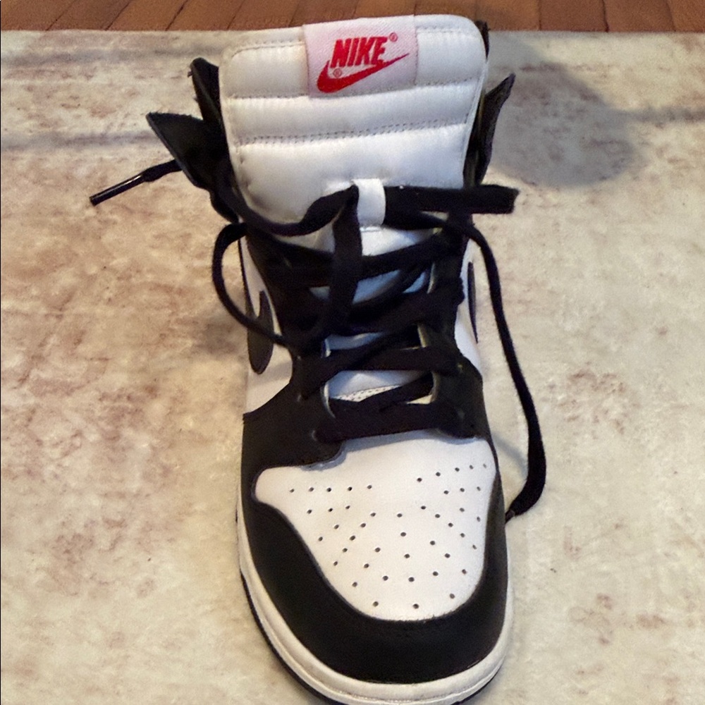 Nike Dunks - Panda - Picture 3 of 5